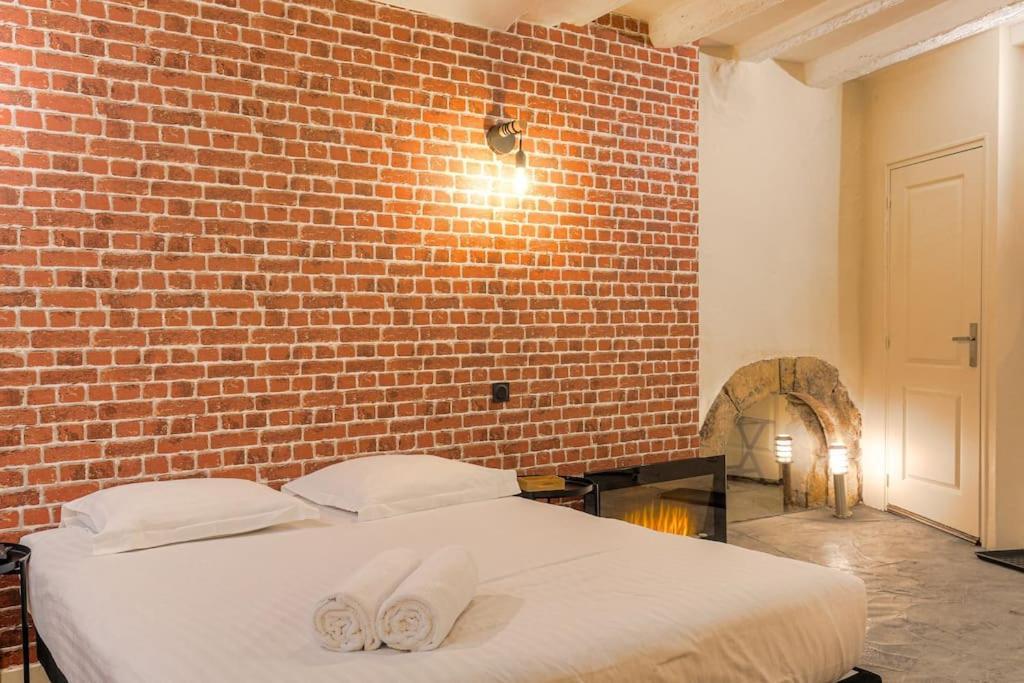Industrial-Style Studio With Bathtub, Vieux-Lyon Exterior photo